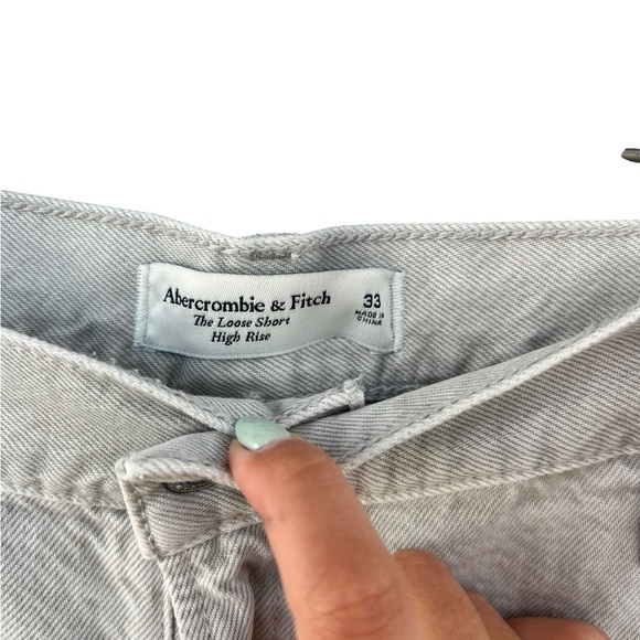 NWT Abercrombie & Fitch High Rise The Loose Jean Shorts - Size 33 - Light Gray - Picture 12 of 13
